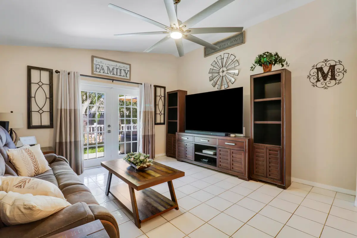 Living area at 1437 Dandelion Lane, West Palm Beach