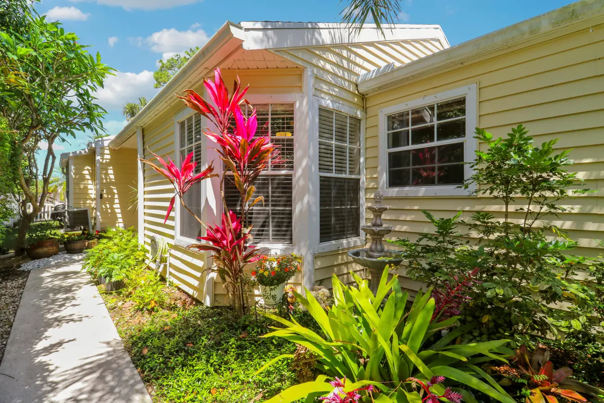 Walkway into home at 1437 Dandelion Lane, West Palm Beach