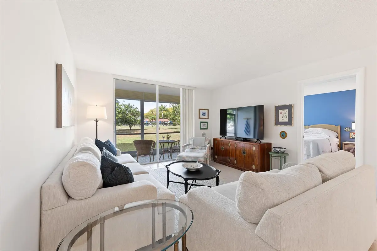 Photo 2 at 9420 S Hollybrook Lake Drive 109, Pembroke Pines