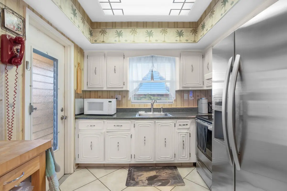 Photo 10 at 100 SE 6th Avenue 304, Pompano Beach