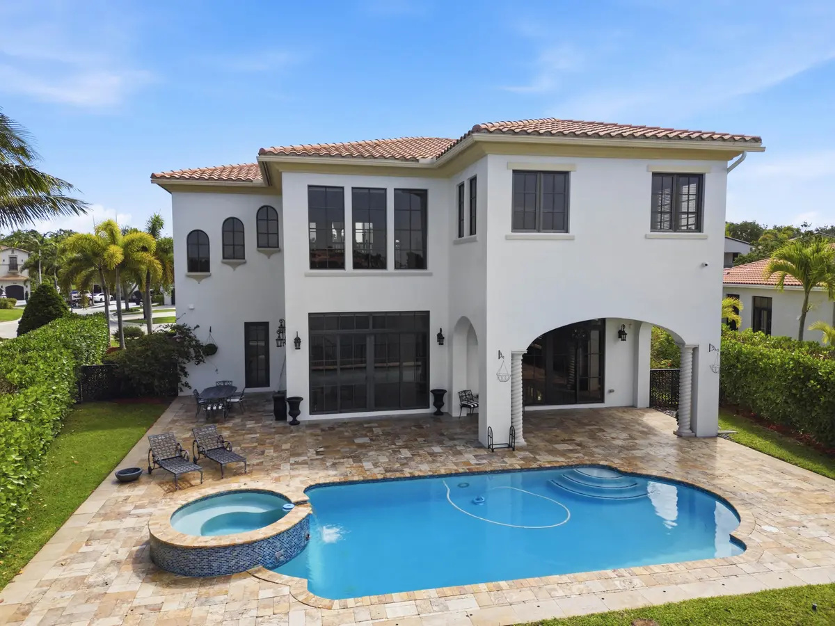 8289 Emerald Ave001 at 8289 Emerald Avenue, Parkland