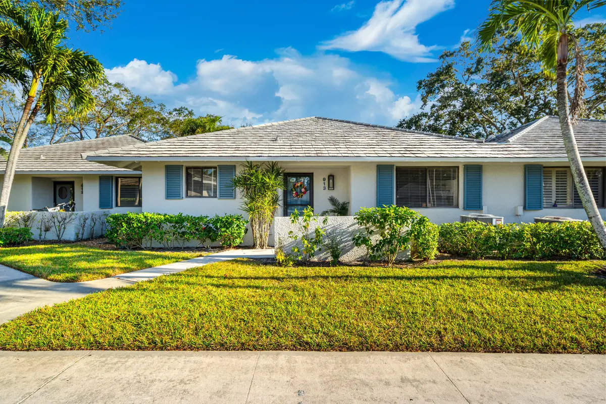 New Front 913 Photo at 913 Club Drive, Palm Beach Gardens