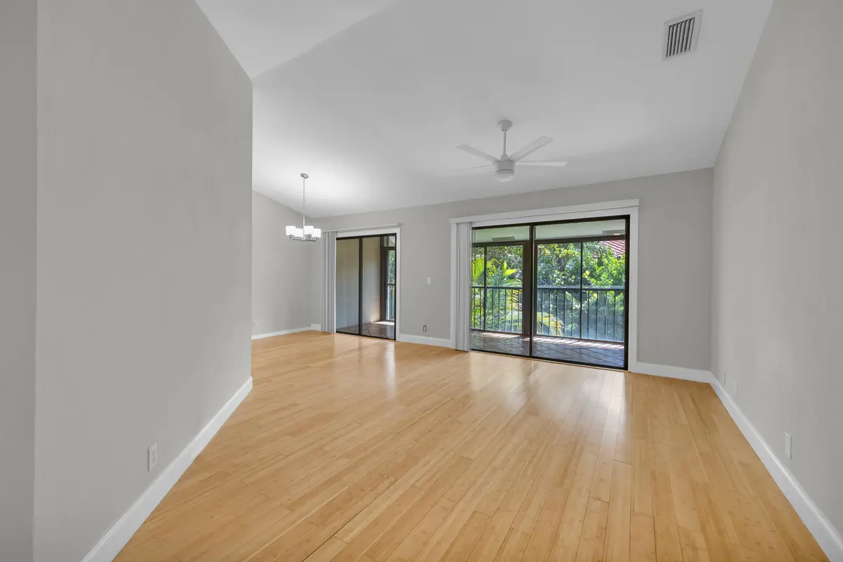 Living Room at 25 Lexington Lane F, Palm Beach Gardens