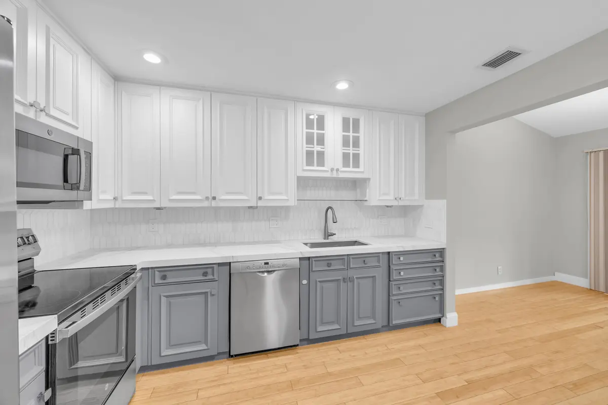 Kitchen at 25 Lexington Lane F, Palm Beach Gardens