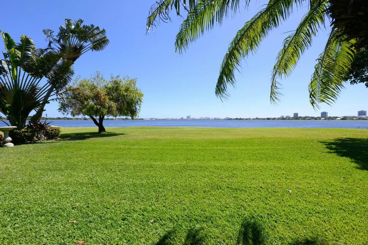Huge Yard Overlooking WPB at 3600 N Shore Drive, West Palm Beach