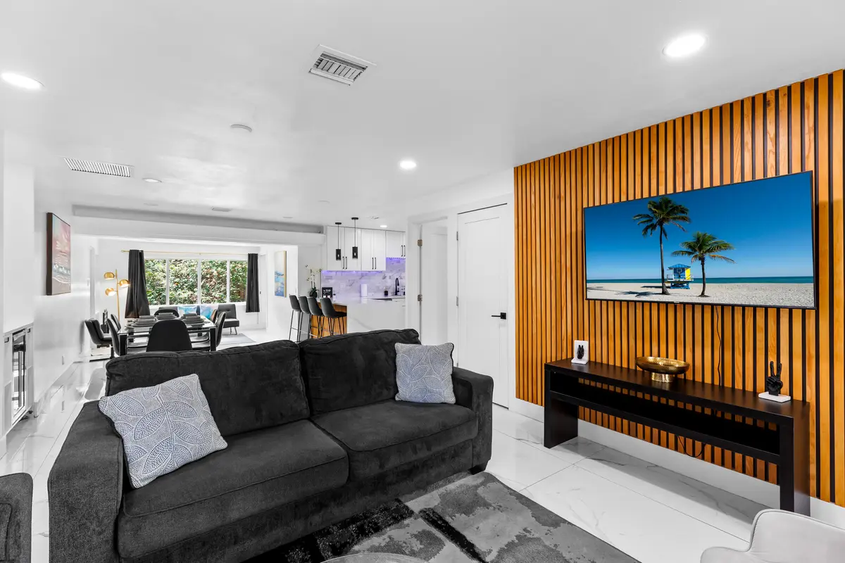 LIVING ROOM at 1010 SW 32nd Street, Fort Lauderdale