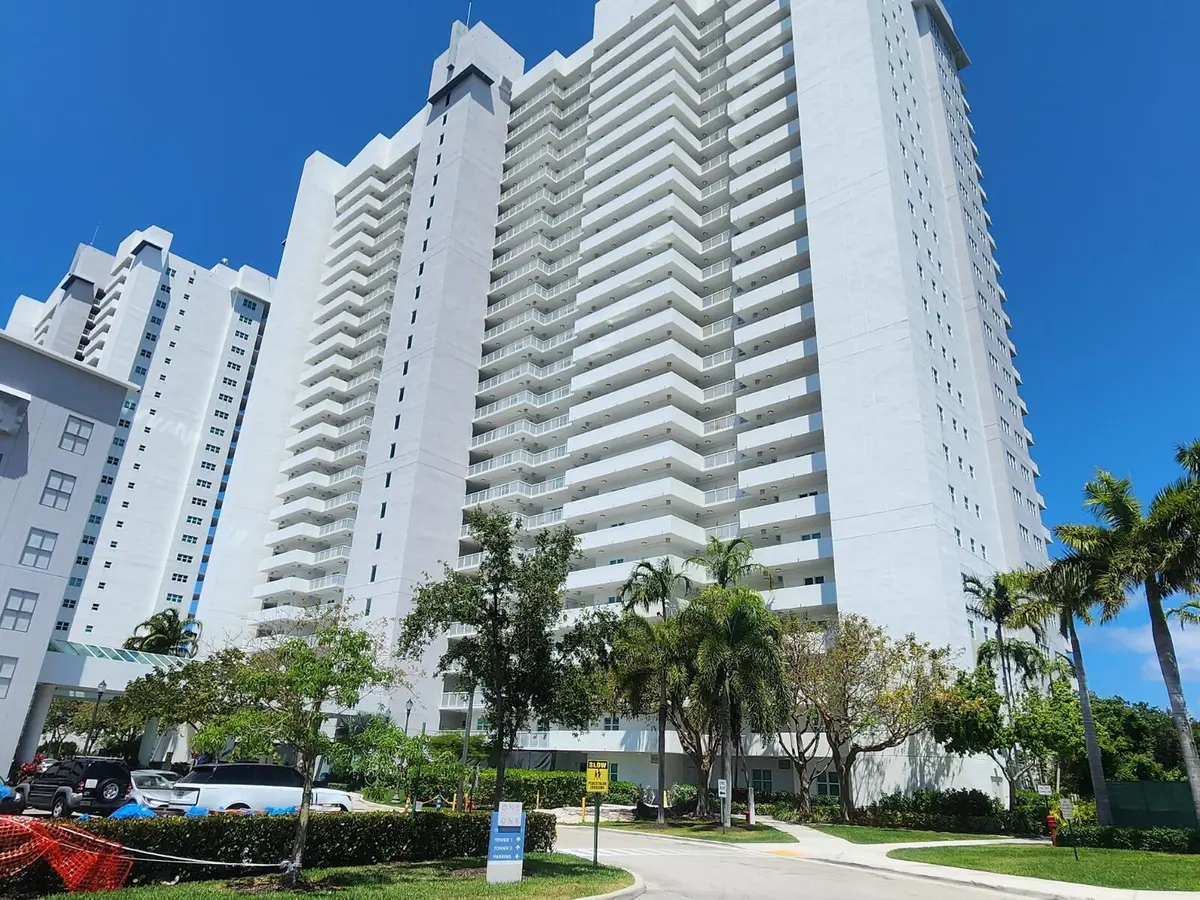 15051 Royal Oaks Lane 202, North Miami, FL – photo 2