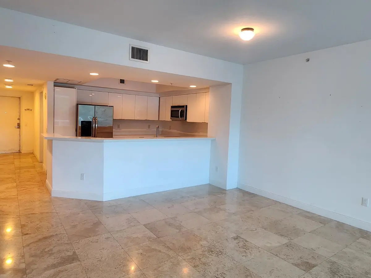 15051 Royal Oaks Lane 202, North Miami, FL – photo 6