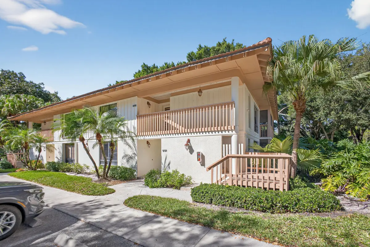 Front View at 605 Brackenwood Cove, Palm Beach Gardens