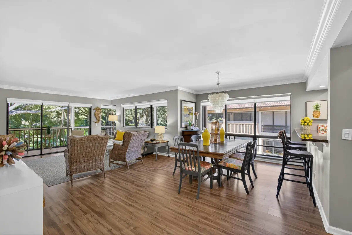 Dining area at 605 Brackenwood Cove, Palm Beach Gardens