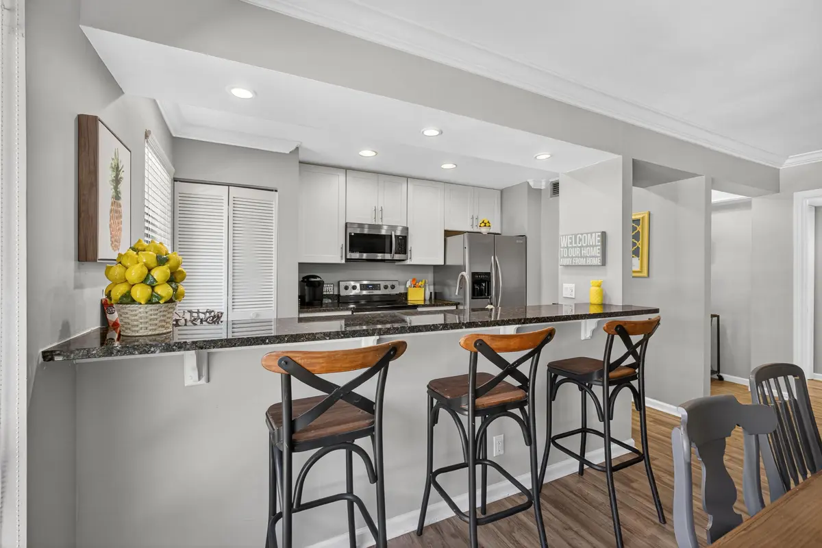 kitchen at 605 Brackenwood Cove, Palm Beach Gardens