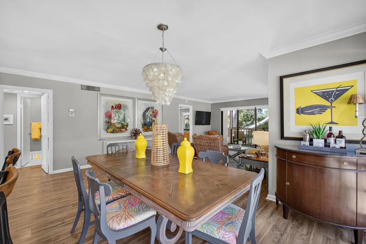 Dining at 605 Brackenwood Cove, Palm Beach Gardens