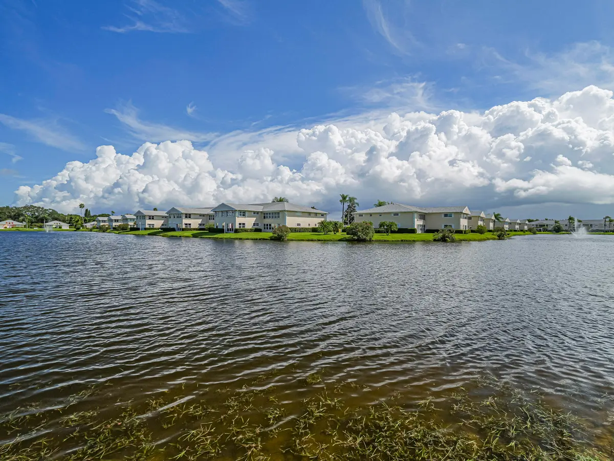 870 Lake Orchid Circle 204, Vero Beach, FL – photo 2