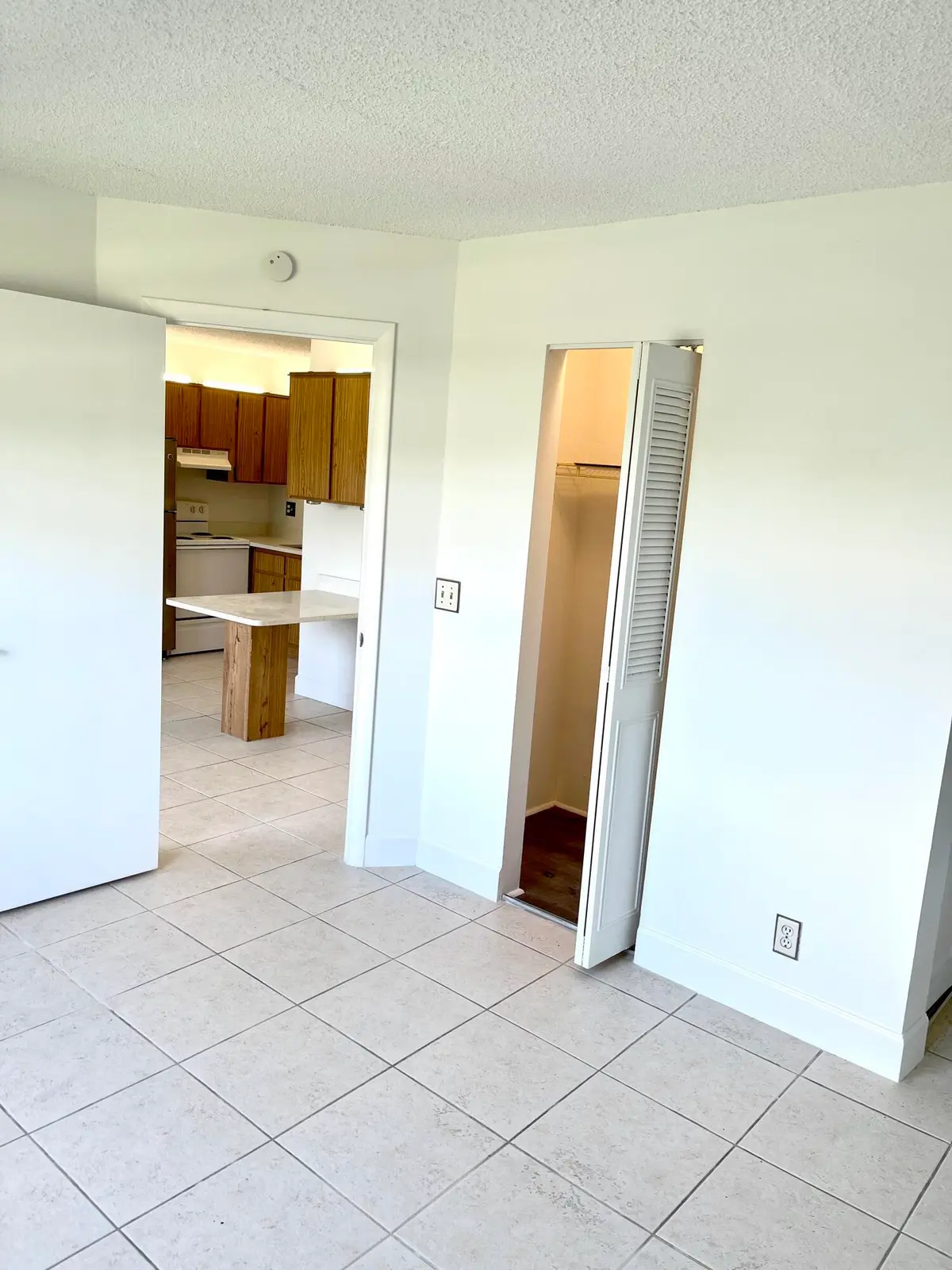 BR at 3822 N University Drive 3822, Coral Springs