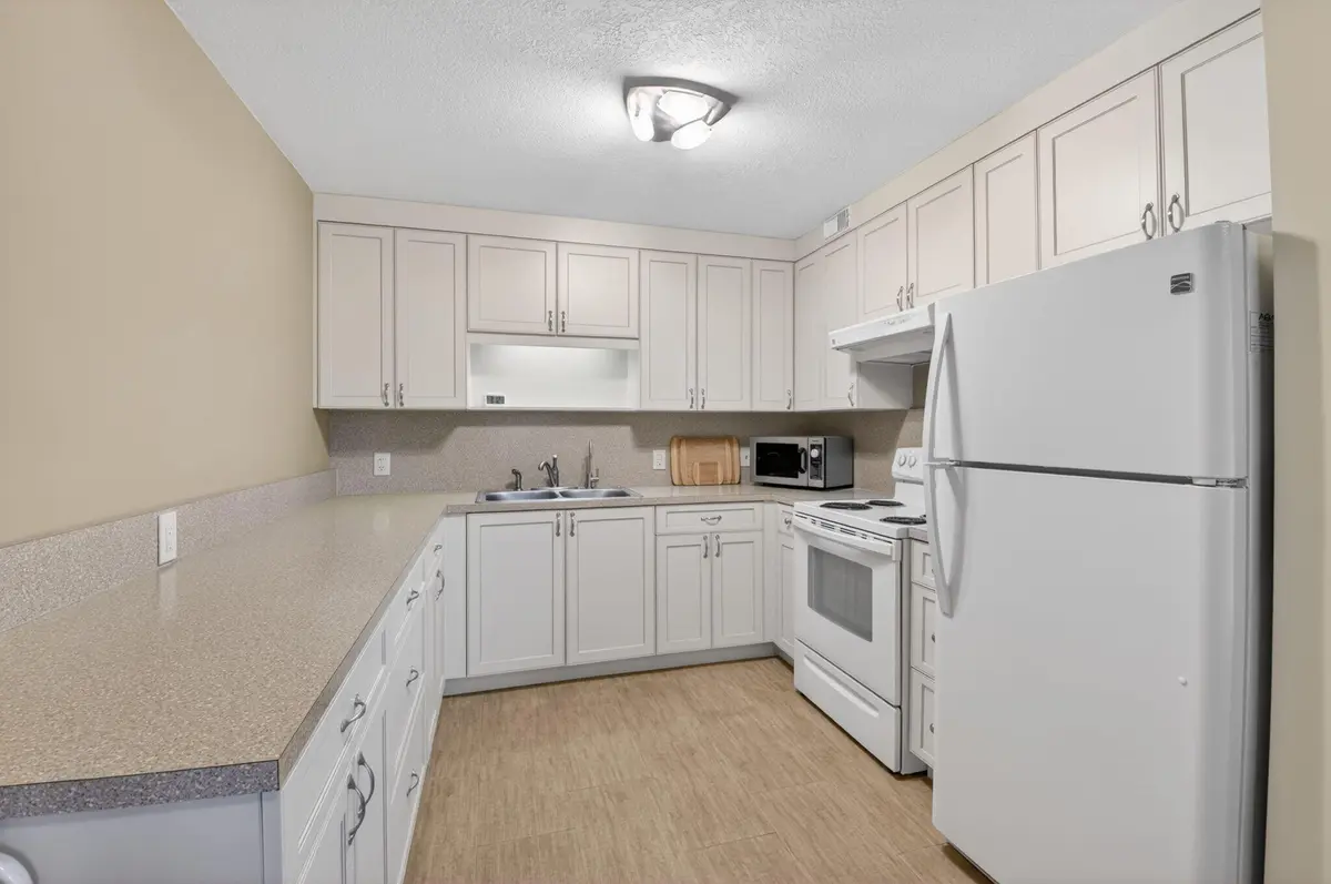 Updated Kitchen at 2047 Newcastle C, Boca Raton