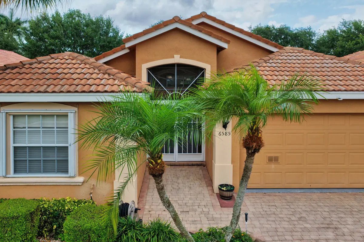 Front-Close at 6585 Vía Vicenza, Delray Beach