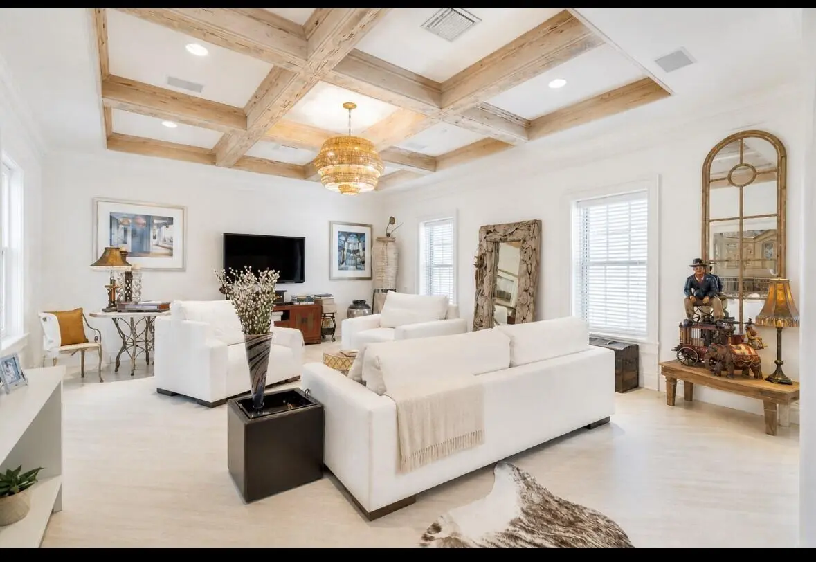 #2 family room at 286 Jamaica Lane, Palm Beach