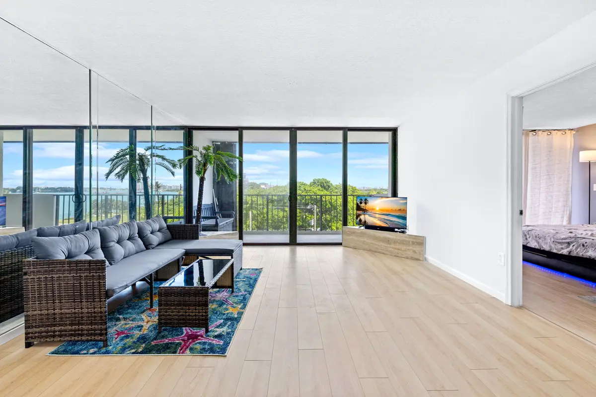 4600 R-9233 at 5600 N Flagler Drive 407, West Palm Beach