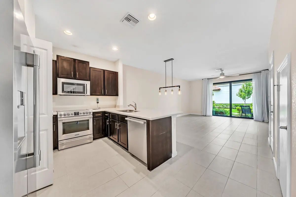 Photo 1 at 4208 N Dixie Highway 25, Oakland Park
