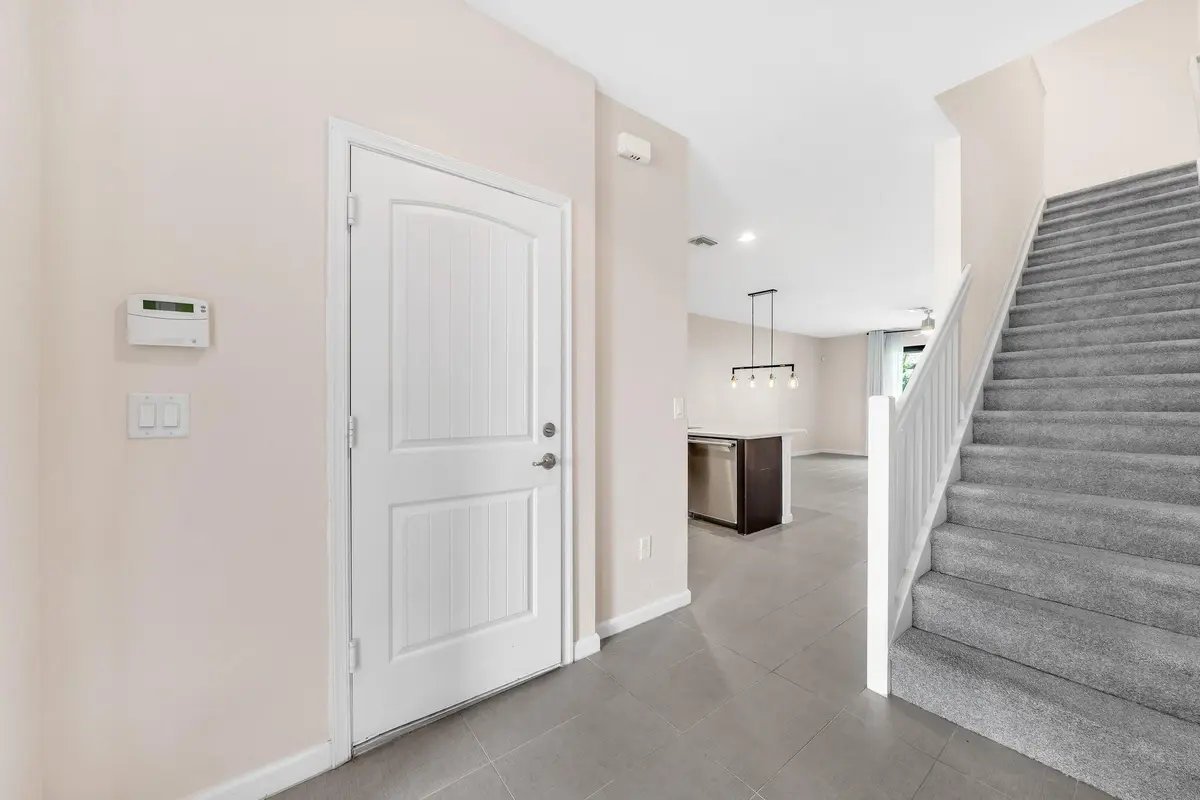 Photo 2 at 4208 N Dixie Highway 25, Oakland Park
