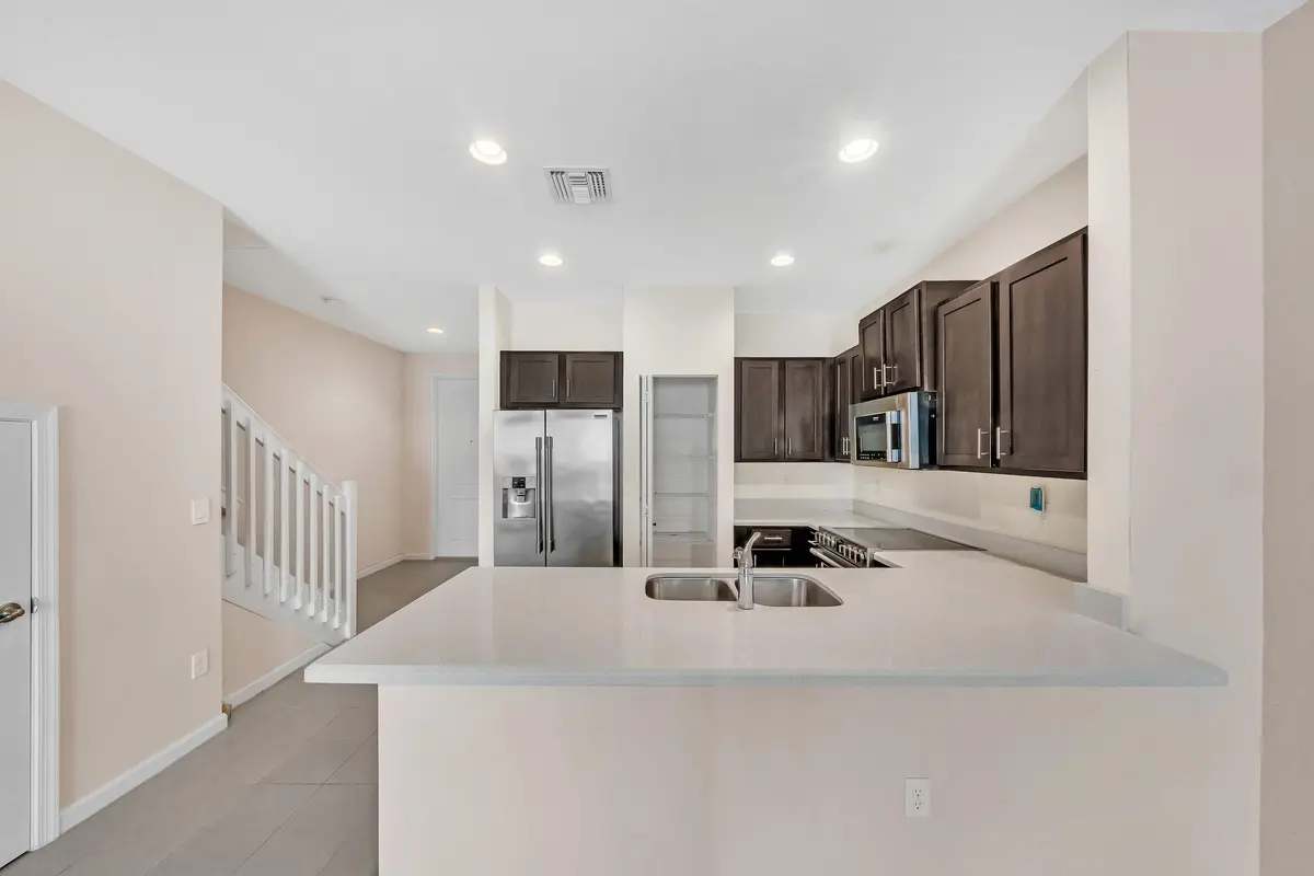 Photo 6 at 4208 N Dixie Highway 25, Oakland Park