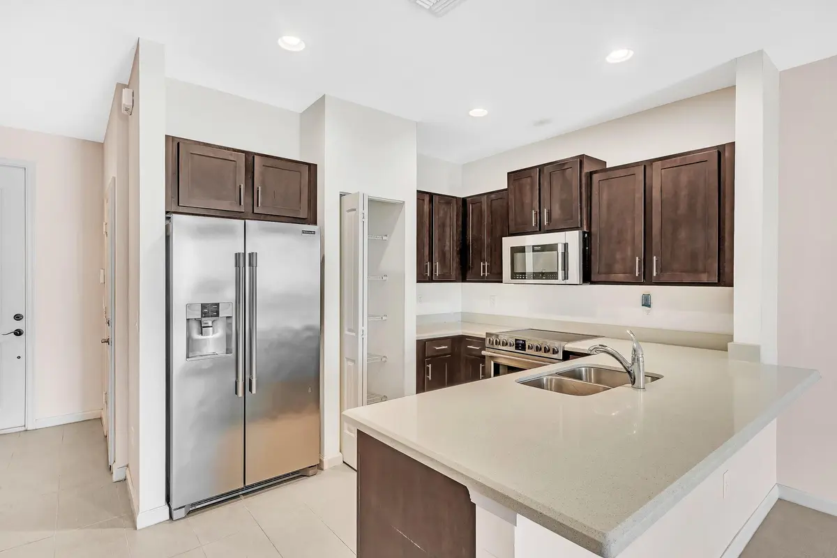 Photo 7 at 4208 N Dixie Highway 25, Oakland Park