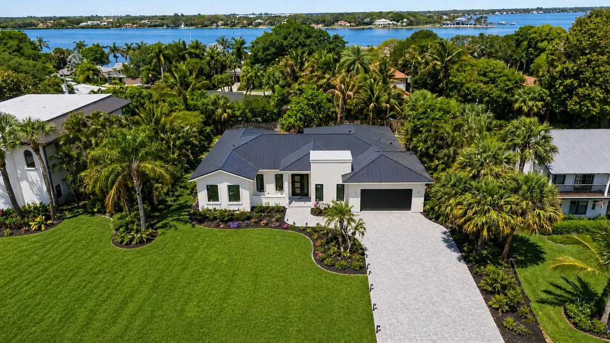 Front at 11 Middle Road, Sewalls Point