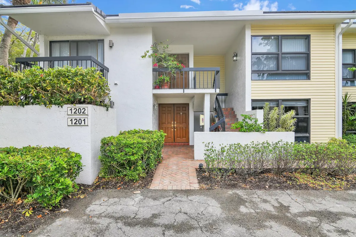 6760 Willow Wood Dr front at 6760 Willow Wood Drive 1201, Boca Raton