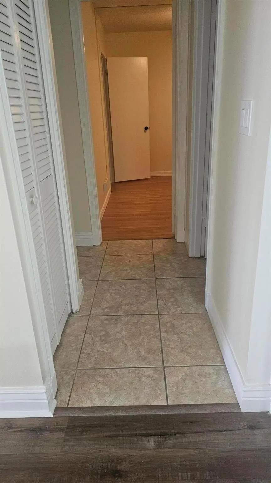 10821 military trail hall way at 10821 N Military Trail 4, Palm Beach Gardens