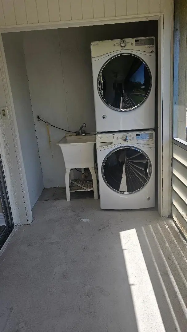 10821 washer and dryer at 10821 N Military Trail 4, Palm Beach Gardens
