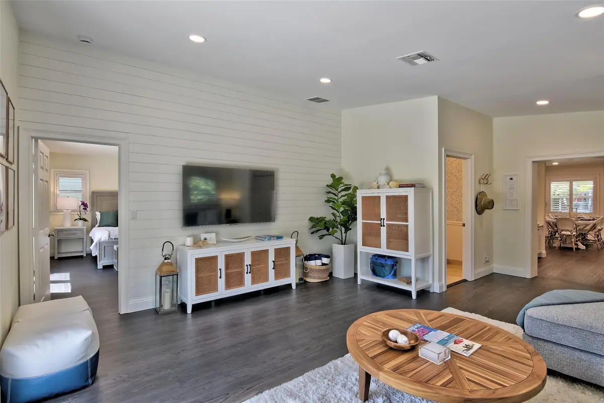 Photo 2 at 518 NE 13th Avenue, Fort Lauderdale