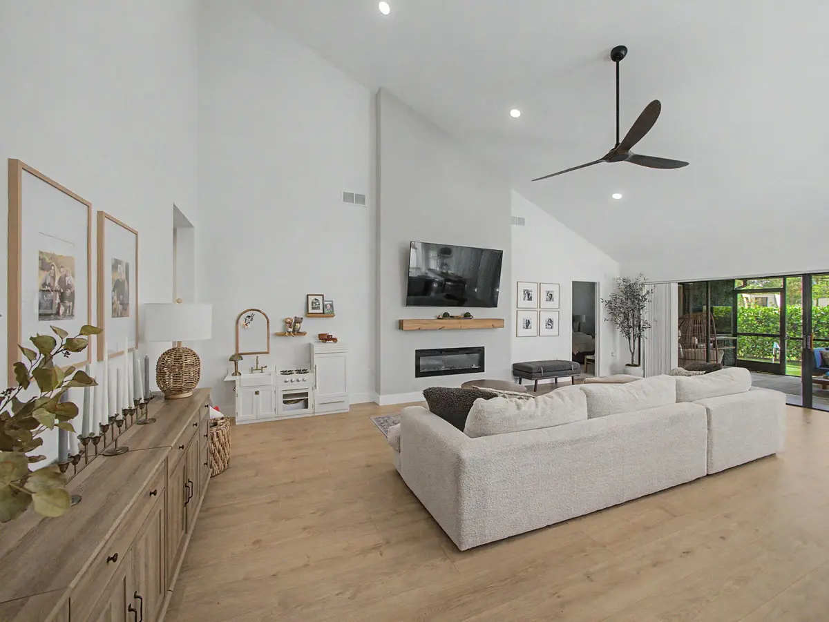 Living at 2631 Mohawk Circle, West Palm Beach