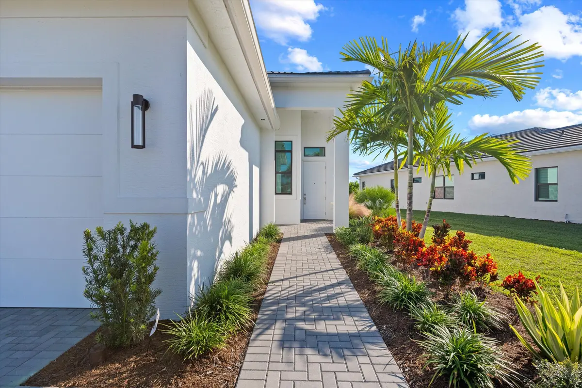 03-DSC_4883 at 4823 Saint Armands Way, Westlake