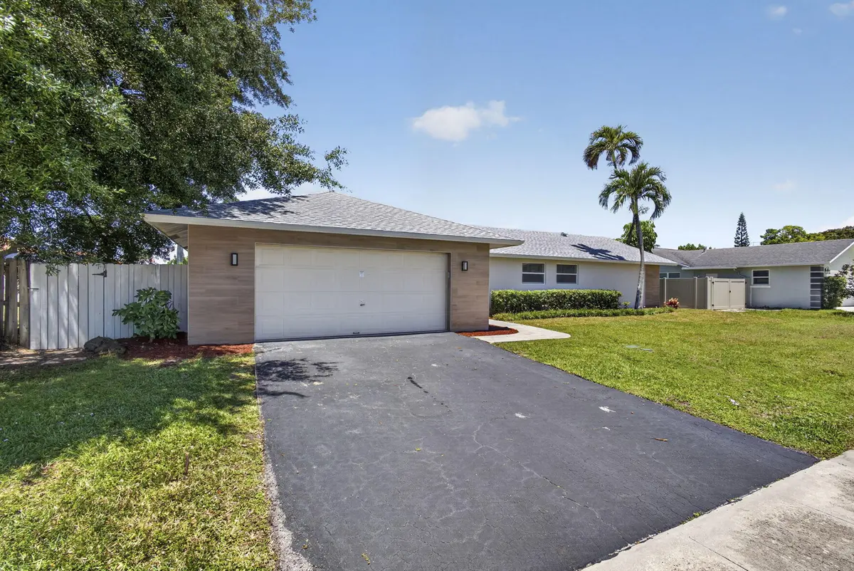 4-web-or-mls-BS1A5452 at 12890 Guilford Circle, Wellington