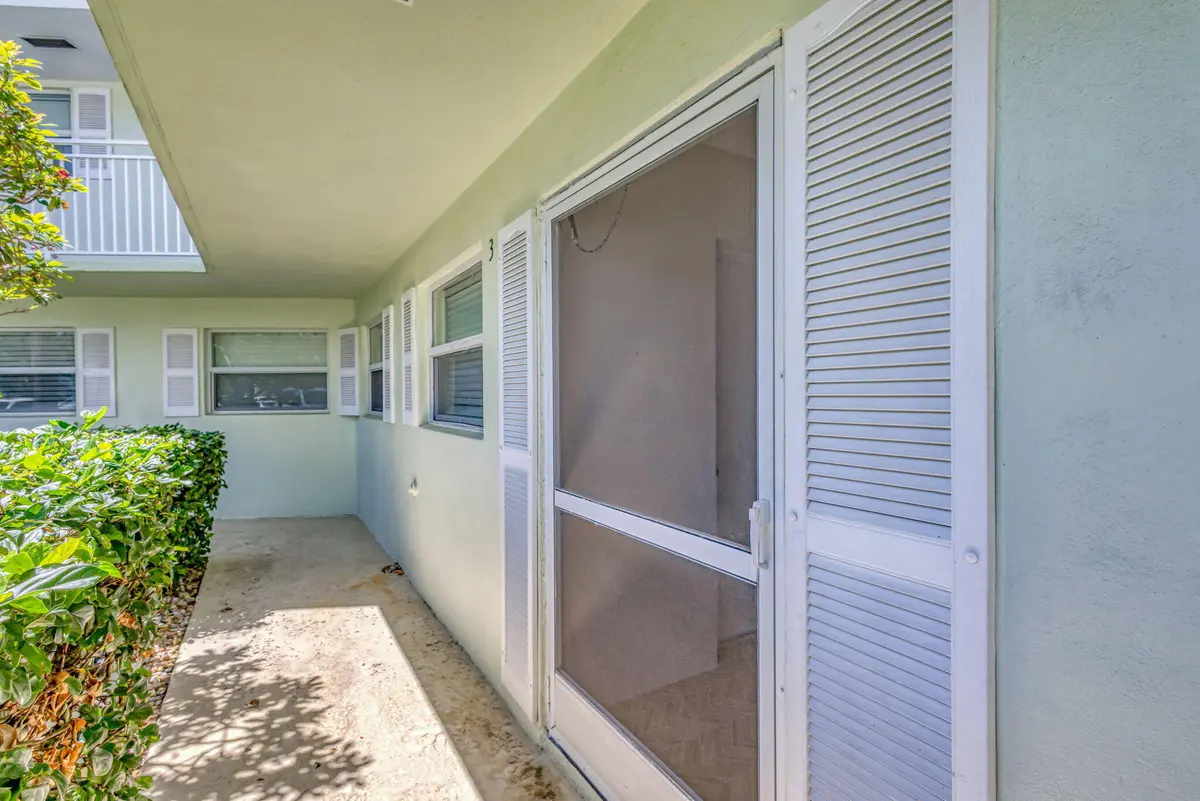 4-web-or-mls-5D1A4930_HDR at 68 Yacht Club Drive 3, North Palm Beach