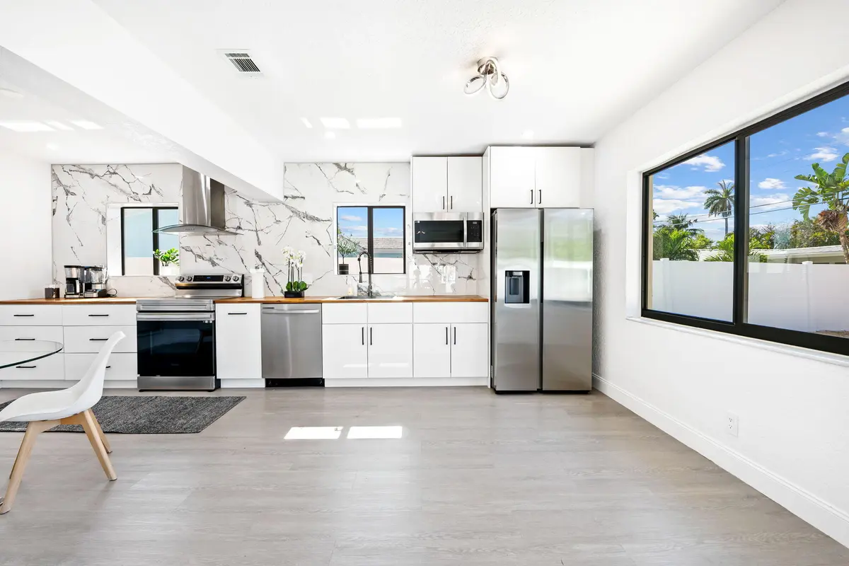 1985 kitchen at 1985 Windward Drive, Lauderdale-By-The-Sea
