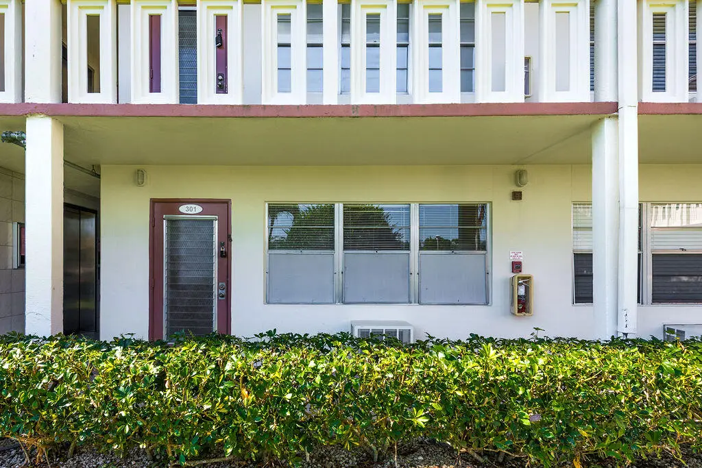 301PrestonH-19 at 301 Preston H 301, Boca Raton