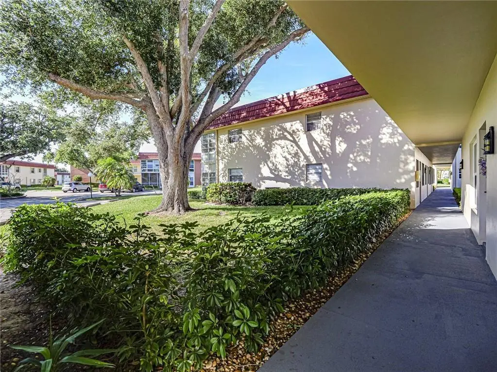 21 pine arbor 104 3 at 21 Pine Arbor Lane 104, Vero Beach