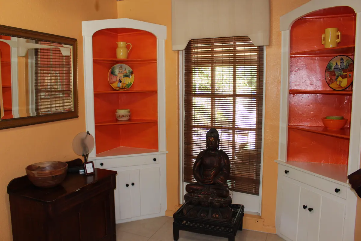 dining room at 225 Gulfstream Boulevard, Boynton Beach