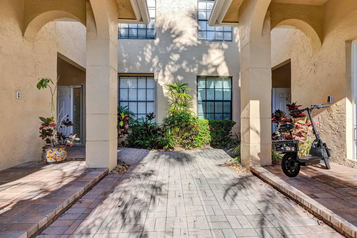 Courtyard at 22791 Trelawny Terrace C, Boca Raton