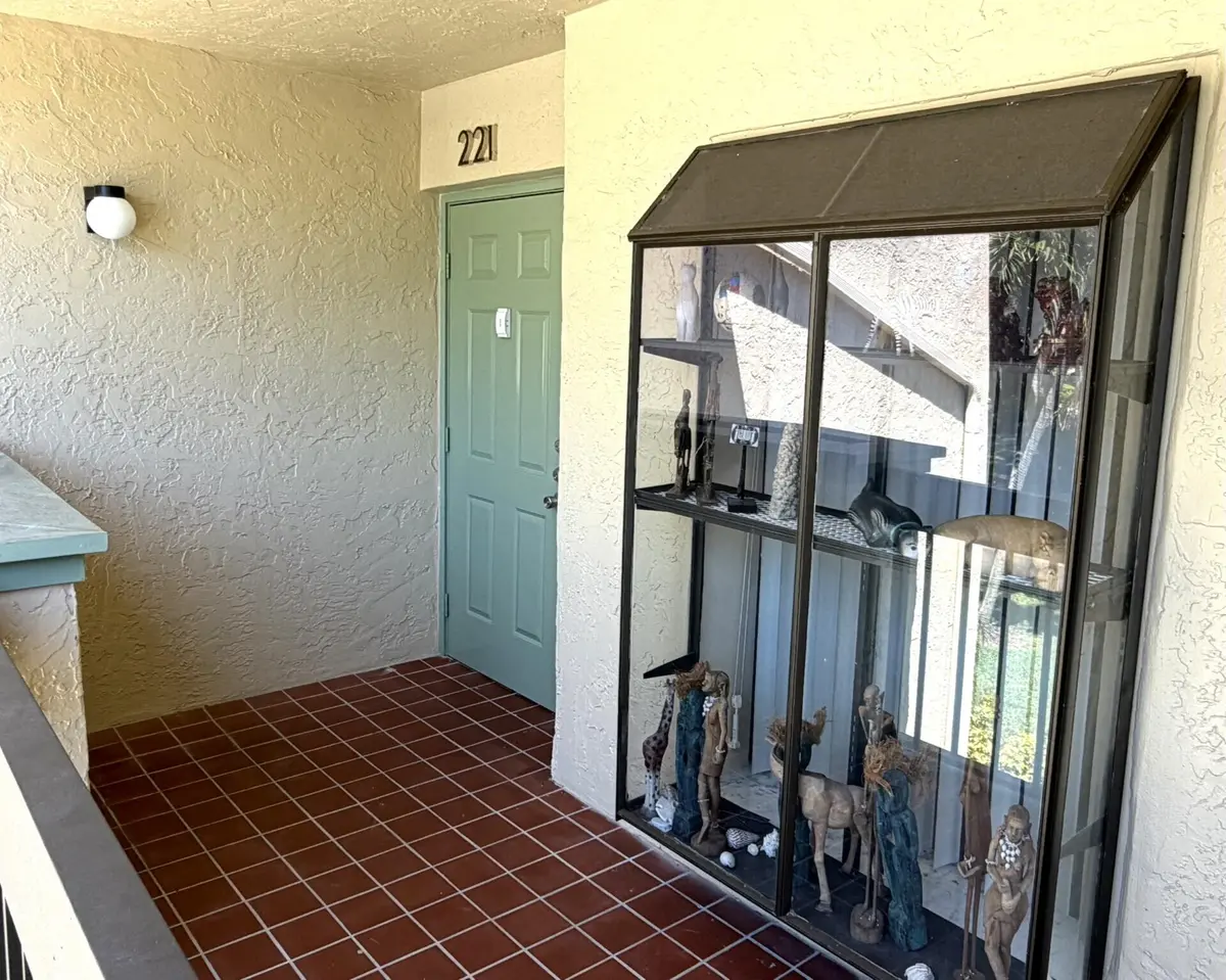 Front Entry at 5055 Oakhill Lane 221, Delray Beach