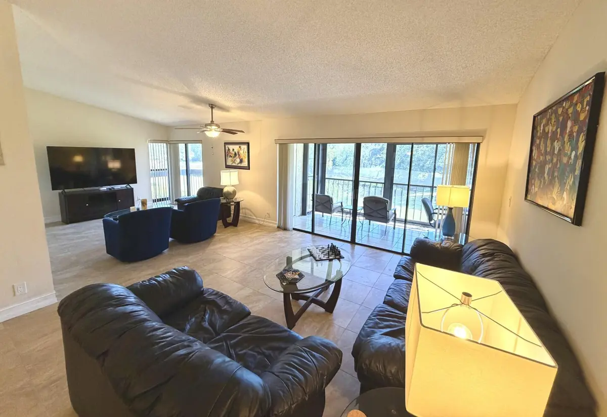 Great Room at 5055 Oakhill Lane 221, Delray Beach