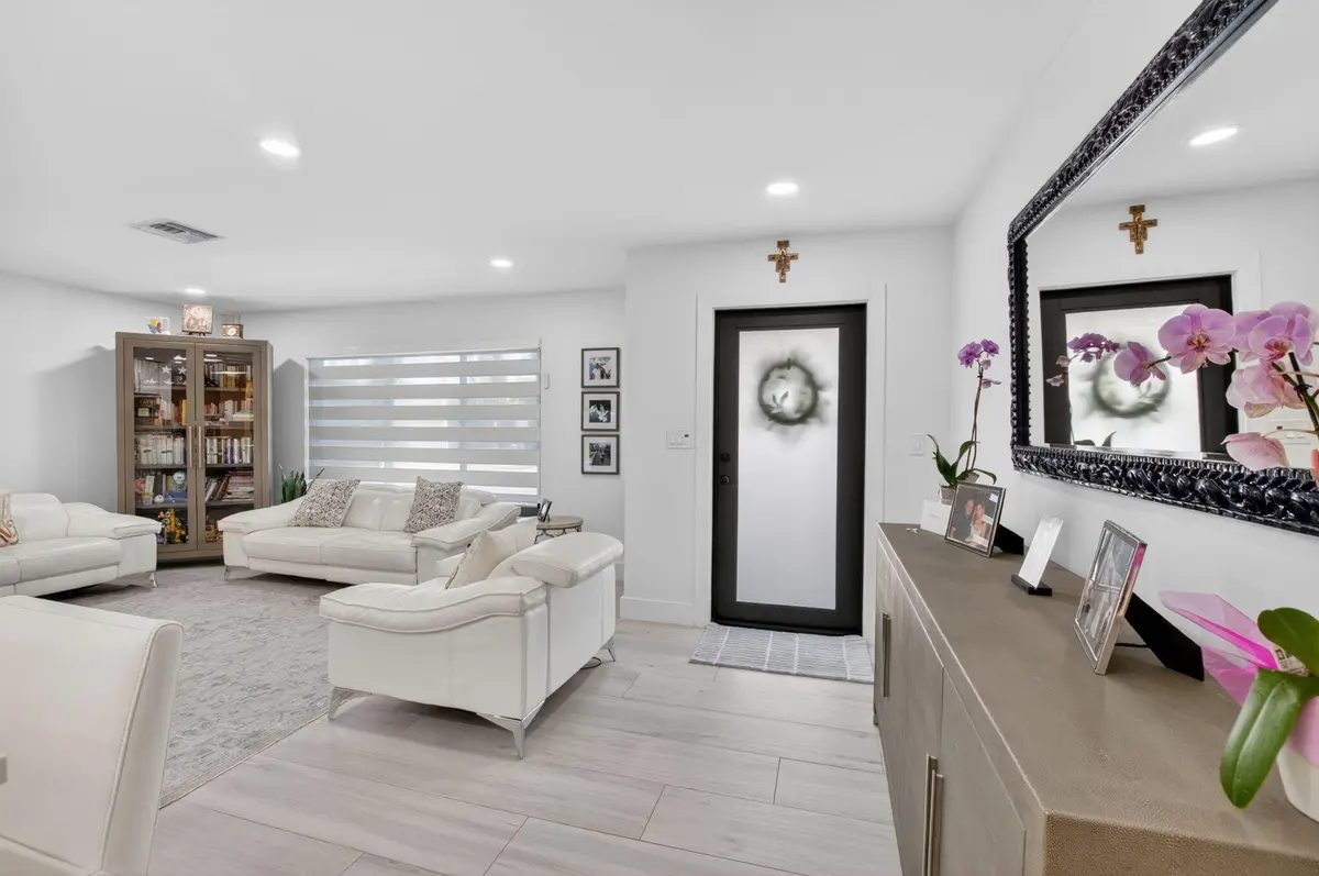 Front Entryway at 658 NW 7th Avenue, Boca Raton