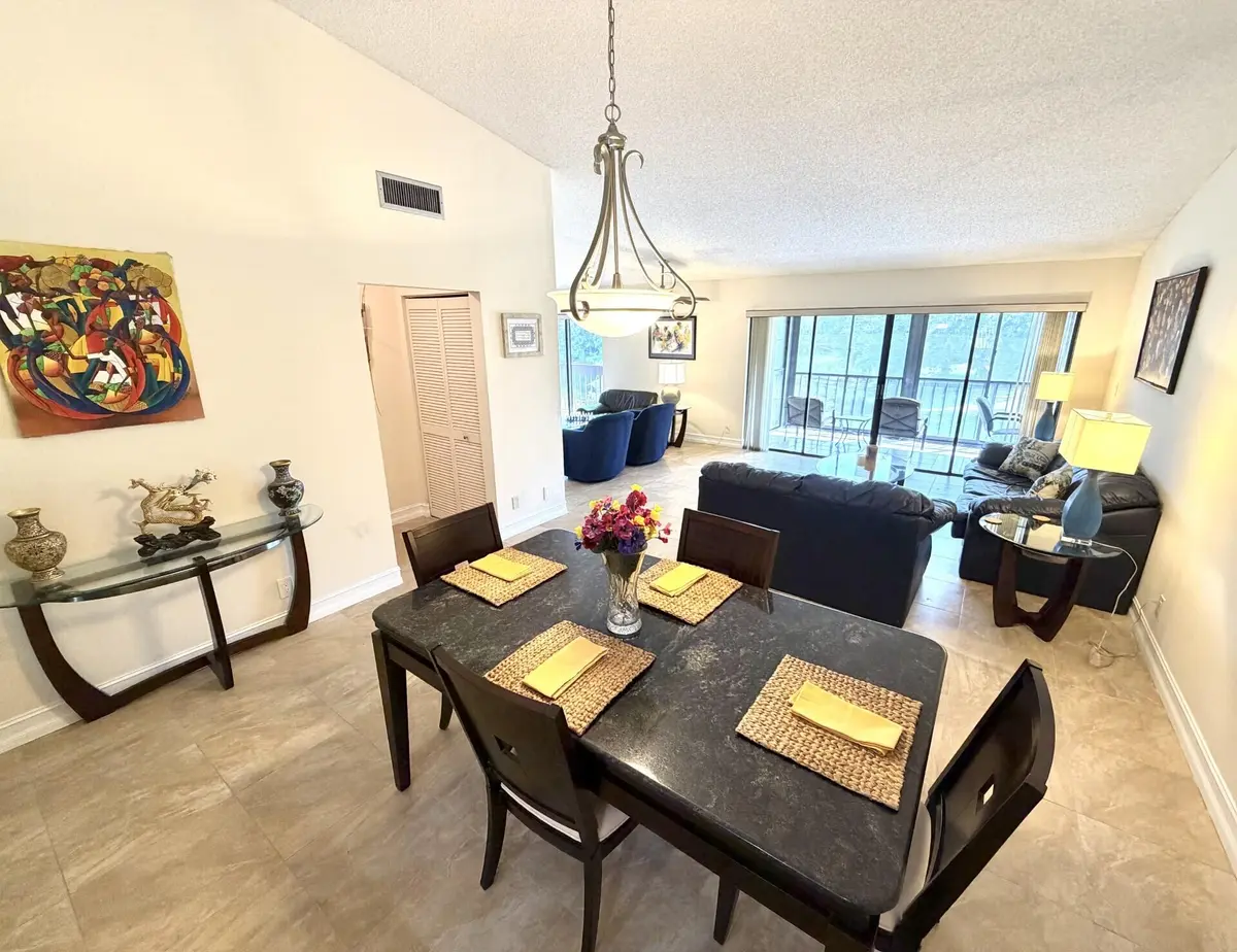 Great Room at 5055 Oakhill Lane 221, Delray Beach
