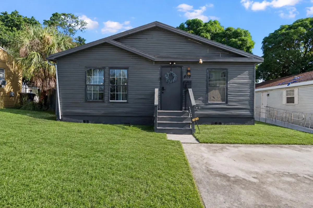 8365ebb8-53dc-449e-aec7-3d640b360d79 at 807 Grant Street, West Palm Beach