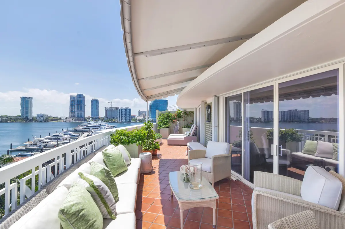 low-32 at 389 S Lake Drive Phb, Palm Beach