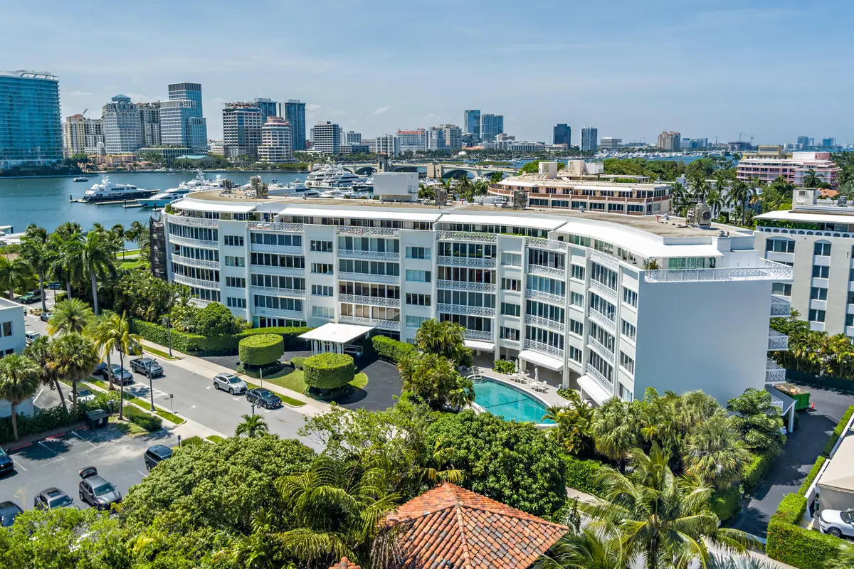 low-44 at 389 S Lake Drive Phb, Palm Beach