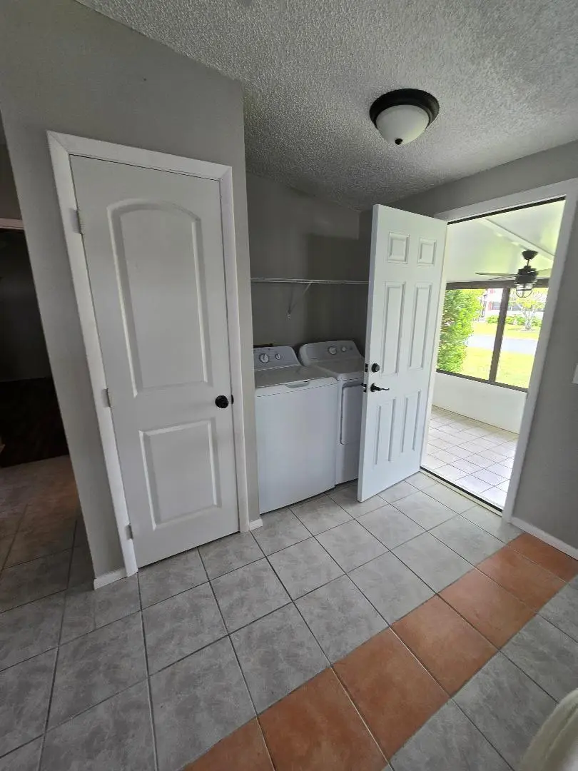 hem laundry at 5550 Hemingway Court 1, Fort Pierce
