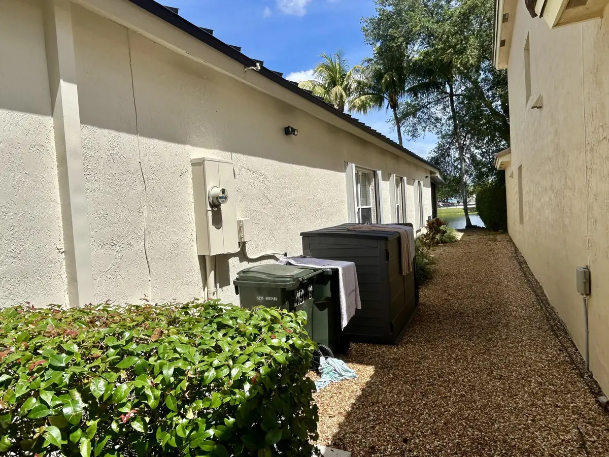 East Side at 4939 Pelican Street, Coconut Creek