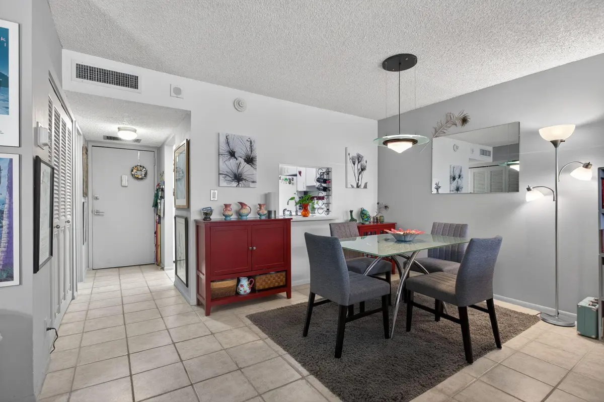 8 - 1170 N Federal Hwy 305 at 1170 N Federal Highway 305, Fort Lauderdale